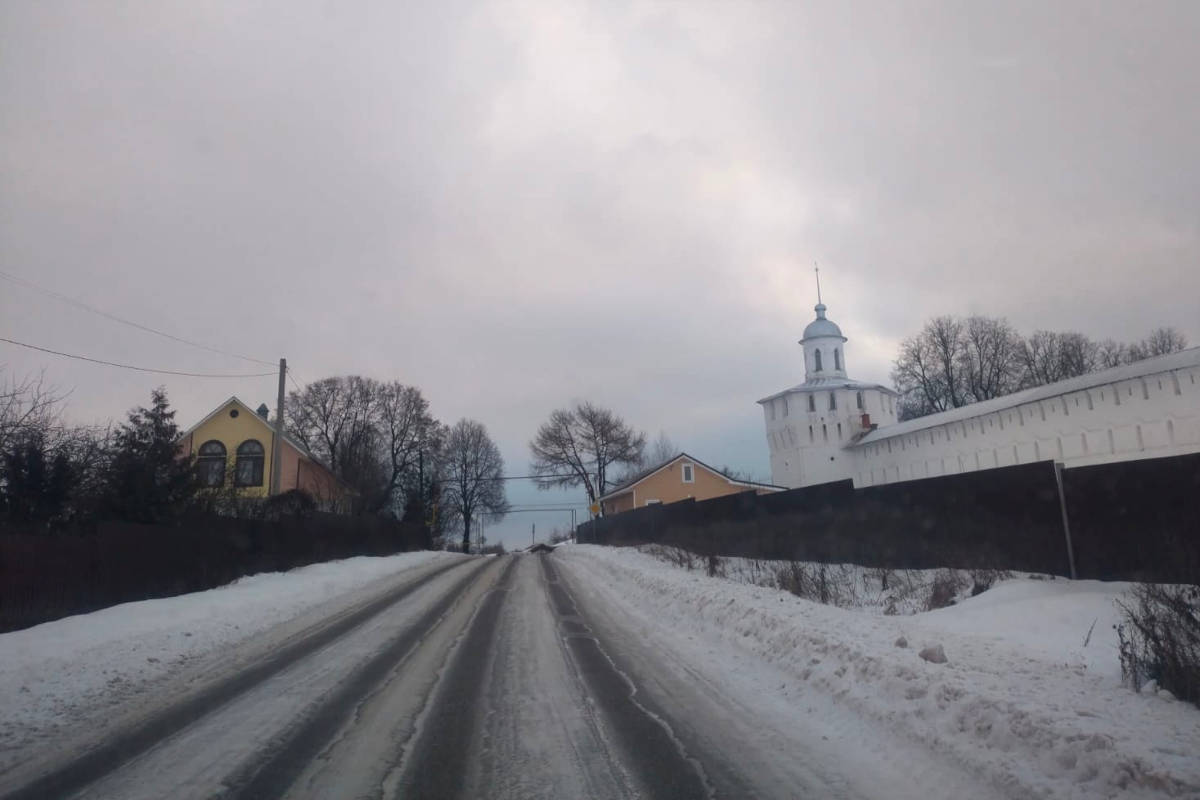 Отвезли вещи в Никитский монастырь