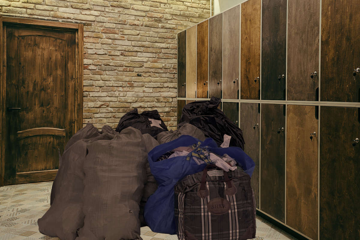 Как Сундучок грузил вещи под надзором ротвейлера