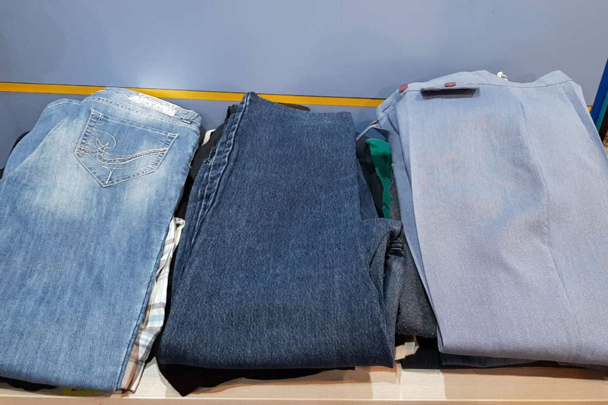 Джинсы для бездомных инвалидов