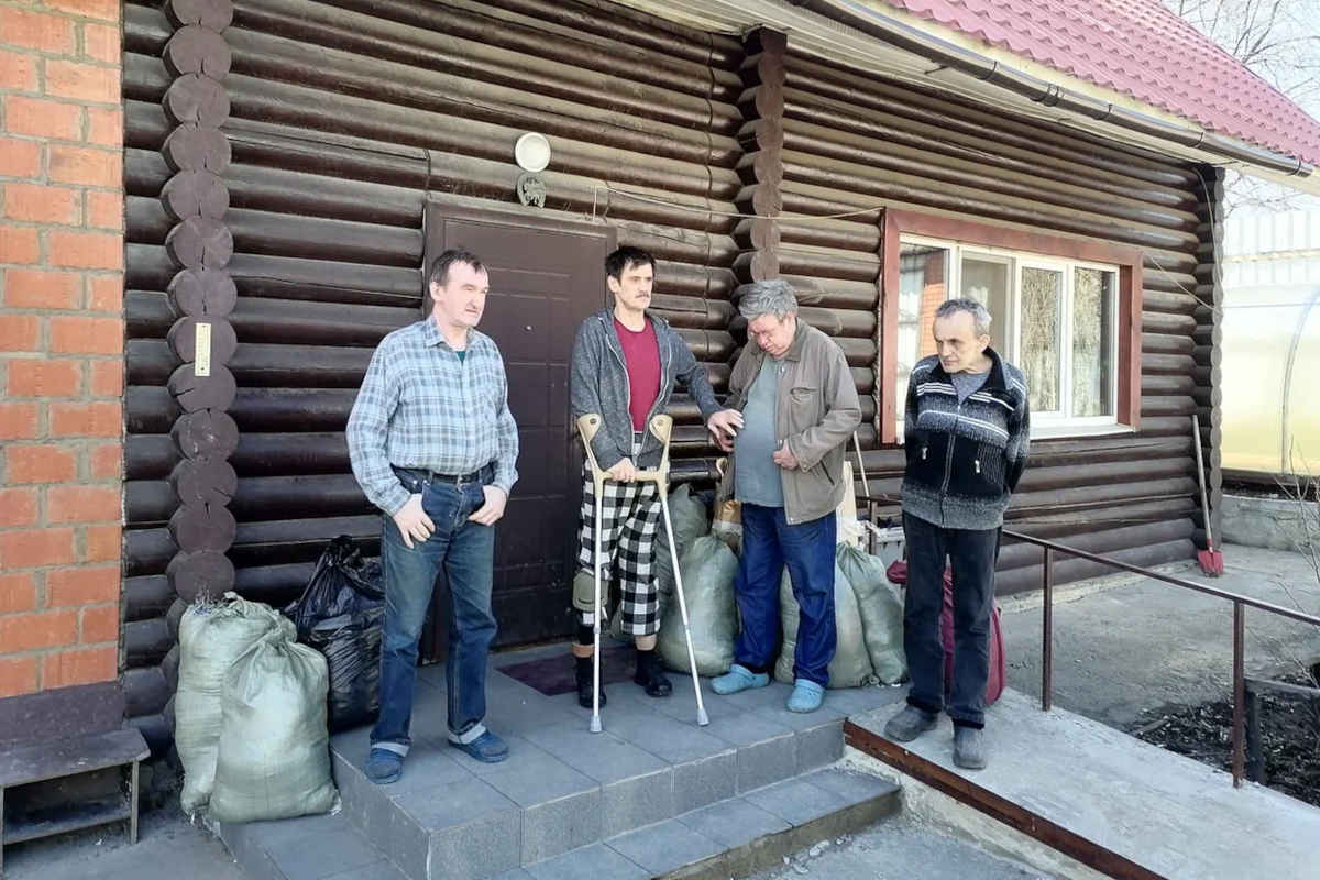 Сотрудники Сундучка отдали вещи в приют